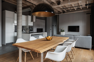 Réalisation d'une magnifique table en bois pour une maison à Mont-de-Marsan