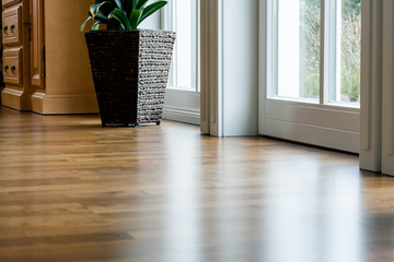 Rénovation d'un parquet massif dans un appartement à Tarbes